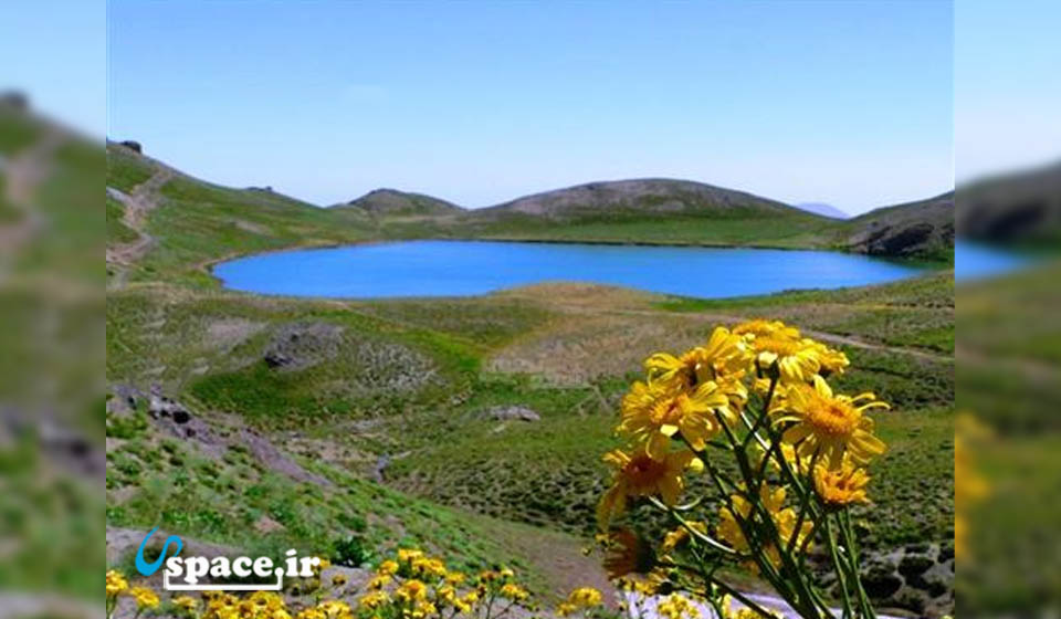 دریاچه برم فیروز در فاصله 52 کیلومتری اقامتگاه بوم گردی بابا خان - سپیدان
